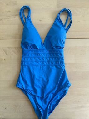 La Blanca Bright Blue womens’s size 6 One-Piece Swimsuit with Double Straps